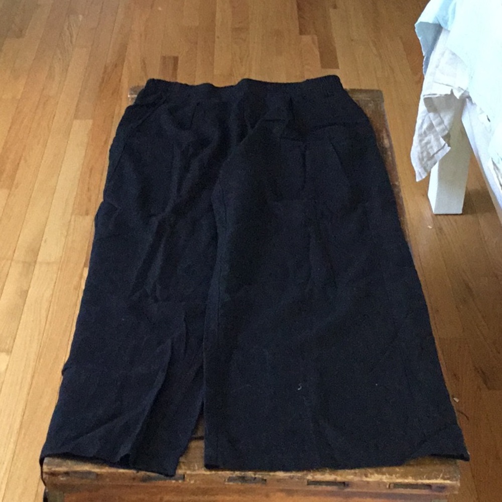 Pull on wide leg linen blend black pants. Size medium NWT